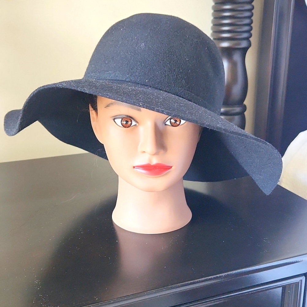 Women's Wide-Brim Floppy Wool Hat
